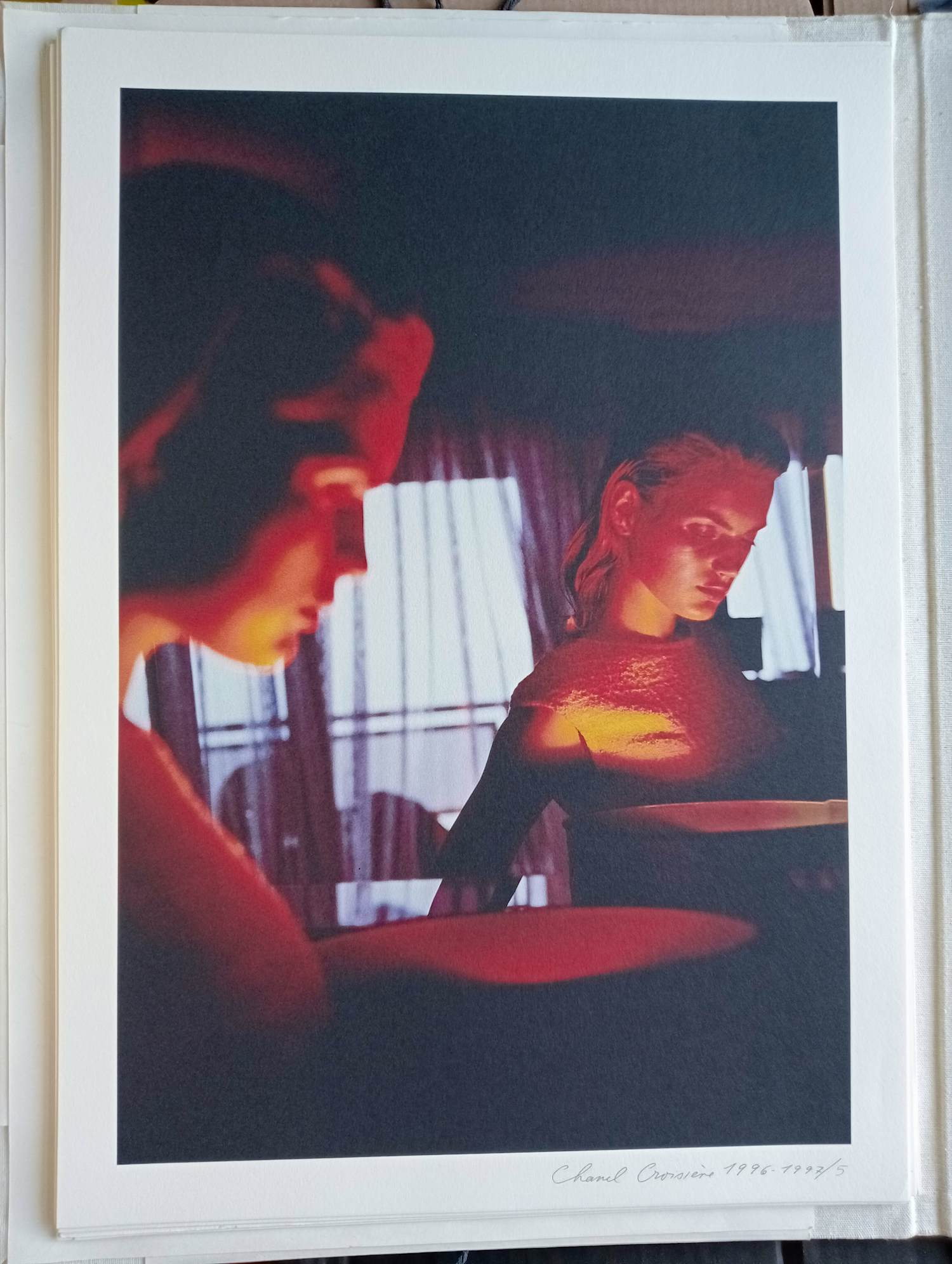 Karl Lagerfeld - Fotolitho Guinevere van Seenus Chanel 1996 kopen? Bied vanaf 50!