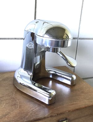 Niet of onleesbaar gesigneerd - Design citruspers chroom kopen? Bied vanaf 1!