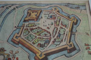 Curiosa - GRAVELINGA, VRBS MARITIMA, OLIM PORTV AMPLISSIMO FAMOSA. Kaart uit 1585 kopen? Bied vanaf 85!