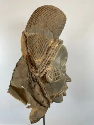 Punu - 210968 - Old African female mask from the Punu - Gabon. kopen? Bied vanaf 75!