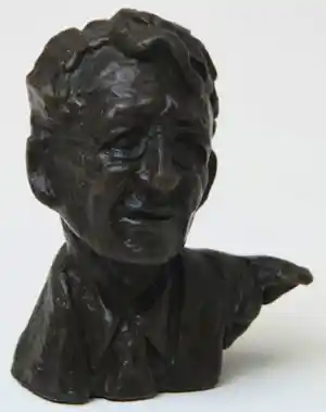 Bernadette Leijdekkers - Bronzen sculptuur: 'Simon Carmiggelt' - 1999 verkocht voor € 175!