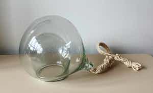 Niet of onleesbaar gesigneerd - Vintage dubbelwandige glazen plantenhanger verkocht voor € 1!