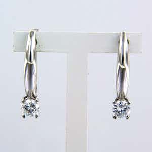 14k wit gouden oorhangers bezet met briljant geslepen diamant tot. 0.56ct verkocht voor € 750!