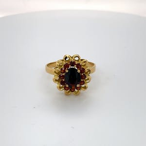 18kt gouden entouragering met granaat, mt 60/19 - 3,45gr kopen? Bied vanaf 140!
