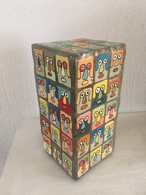 Arie J. Bouter - Blok beton met gekke gezichtjes kopen? Bied vanaf 40!