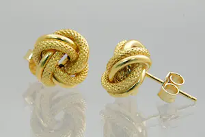 16-  Elegant paar 18krt gouden oorstekers model met fraai afgewerkte "knopen" kopen? Bied vanaf 140!