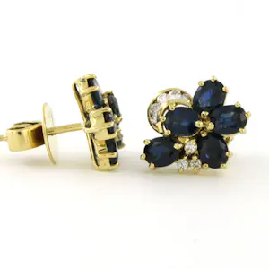 18k gouden oorknoppen met saffier en briljant geslepen diamant tot.0.19ct kopen? Bied vanaf 510!