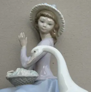 Lladro - Junges Mädchen mit Früchtekorb und einer neugierigen Ente kopen? Bied vanaf 109!