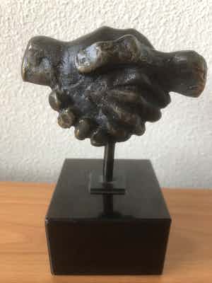 Astrid Veldhuyzen-Koppen - Massief bronzen beeld op marmeren sokkel - " BEDANKT " verkocht voor € 45!