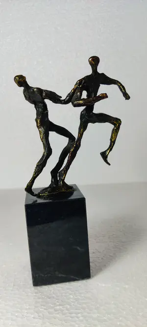 Niet of onleesbaar gesigneerd - Abstract bronzen sculptuur kopen? Bied vanaf 1!