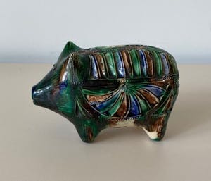 Niet of onleesbaar gesigneerd - Workumer Kerfsnij Aardewerken Spaarvarken kopen? Bied vanaf 1!