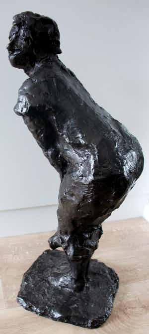 Hans Bayens - Bronzen beeld: Buigende vrouw verkocht voor € 1499!