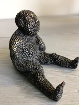 Carolein Smit - “ Zittende baby met bal “ kopen? Bied vanaf 129!