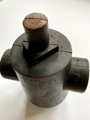 Niet of onleesbaar gesigneerd - Originele industriële houten mal kopen? Bied vanaf 1!