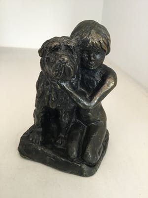 Astrid Veldhuyzen-Koppen - Sculptuur “ Meisje met hond “ kaufen? Bieten Sie von 60!