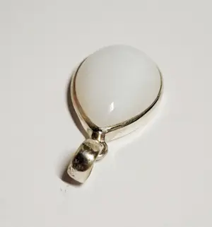Nieuwe zilveren hanger met natuurlijke witte maansteen kopen? Bied vanaf 55!