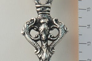 2577 - 2e geh. Zilveren zg. gelegenheidslepel "ruiter en paard" jaarletter 1963 kopen? Bied vanaf 30!