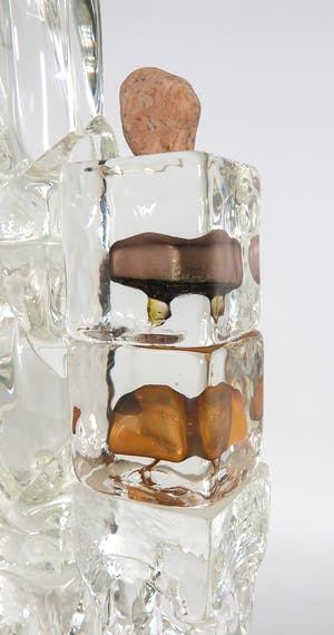 Isabelle Monod - Bijzonder glazen assemblage, Entrée du palais kopen? Bied vanaf 750!