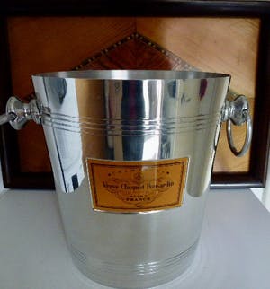 Niet of onleesbaar gesigneerd - Vintage champagne ijsemmer VCP “Veuve Clicquot Ponsardin” kopen? Bied vanaf 1!