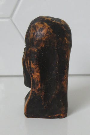 Niet of onleesbaar gesigneerd - Art deco zwart gelakte gegoten presse papier van een kop kopen? Bied vanaf 10!