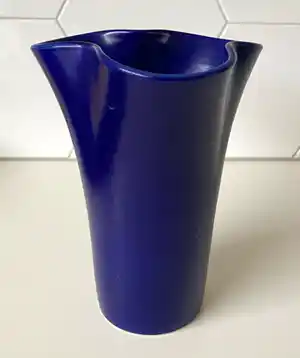 Niet of onleesbaar gesigneerd - Design blauw aardewerken ontwerp G. Eriksson voor Gabriel Keramik Zweden verkocht voor € 1!