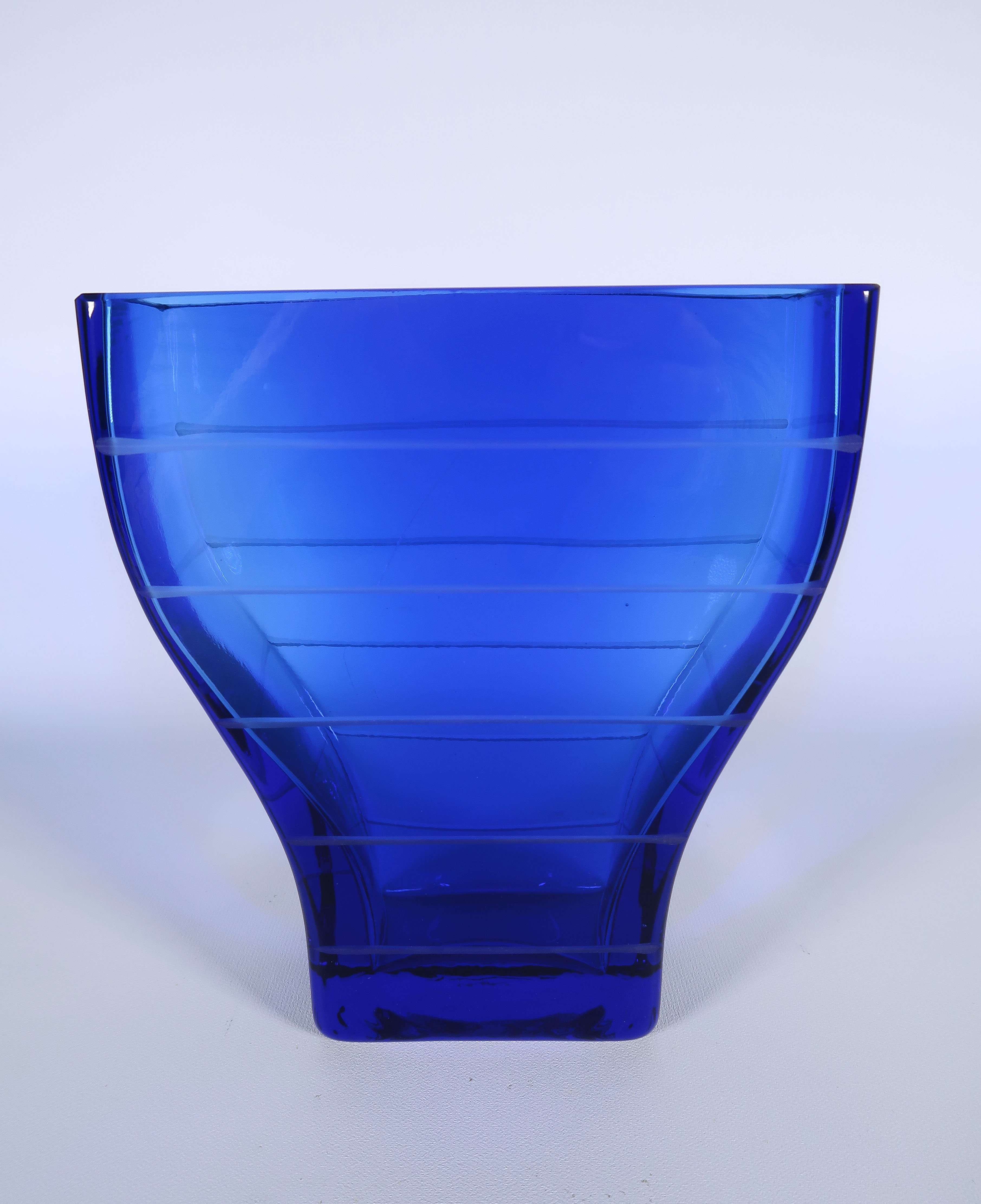 Margareta Hennix - Glas, Blauwe geslepen vaas Reijmyre kopen? Bied vanaf 20!