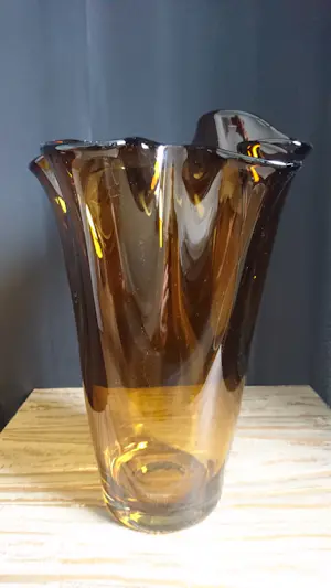 Niet of onleesbaar gesigneerd - Vintage glazen zakdoekvaas kopen? Bied vanaf 1!