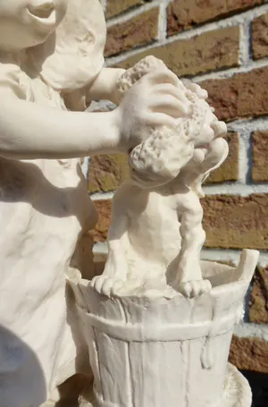 Real Fabbrica Capodimonte - Giuseppe Armani - Meisje wast hond (Washday) en 2 Misdienaren met parasol kopen? Bied vanaf 1!