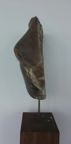 Angelo Moyano - Sculptuur van natuursteen / albast op houten sokkel, Vrouwentorso kopen? Bied vanaf 1500!