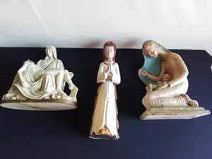 Niet of onleesbaar gesigneerd - Fraaie groep van 3 religeuze beelden kopen? Bied vanaf 1!