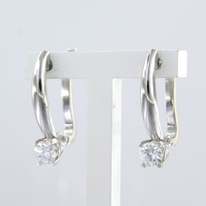 14k wit gouden oorhangers bezet met briljant geslepen diamant tot. 0.56ct kopen? Bied vanaf 750!