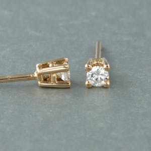 18k rosé gouden solitair oorknoppen met briljant geslepen diamant tot. 0,20ct kopen? Bied vanaf 210!