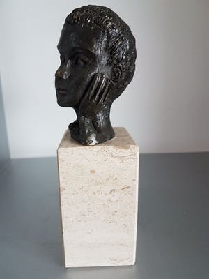 Astrid Veldhuyzen-Koppen - Beeld / Sculptuur " Luisteren " kopen? Bied vanaf 25!