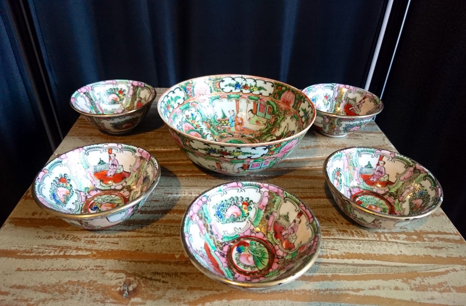 Niet of onleesbaar gesigneerd - Chinese famille rose schaaltjes kopen? Bied vanaf 1!