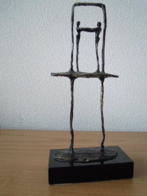 Corry Ammerlaan - Bronzen beeldje " DE POORT NAAR VERNIEUWING " kopen? Bied vanaf 35!