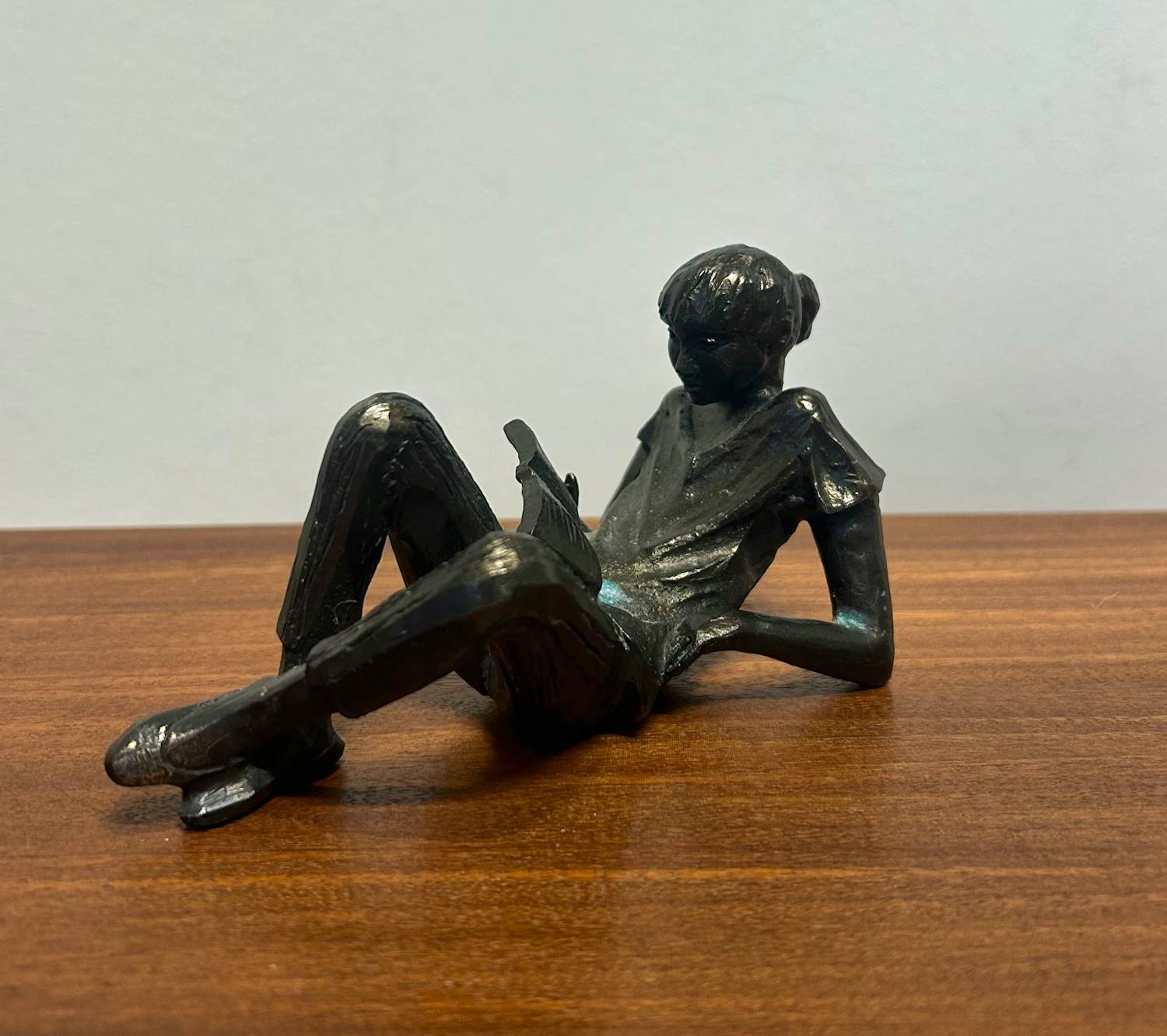 Astrid Veldhuyzen-Koppen - De Lezende vrouw kopen? Bied vanaf 45!