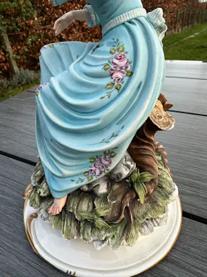 Real Fabbrica Capodimonte - Zittende Dame kopen? Bied vanaf 150!