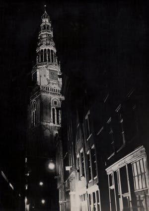 Eva Besnyo - De Oude Kerk in Amsterdam, vintage gelatinezilverdruk kopen? Bied vanaf 495!