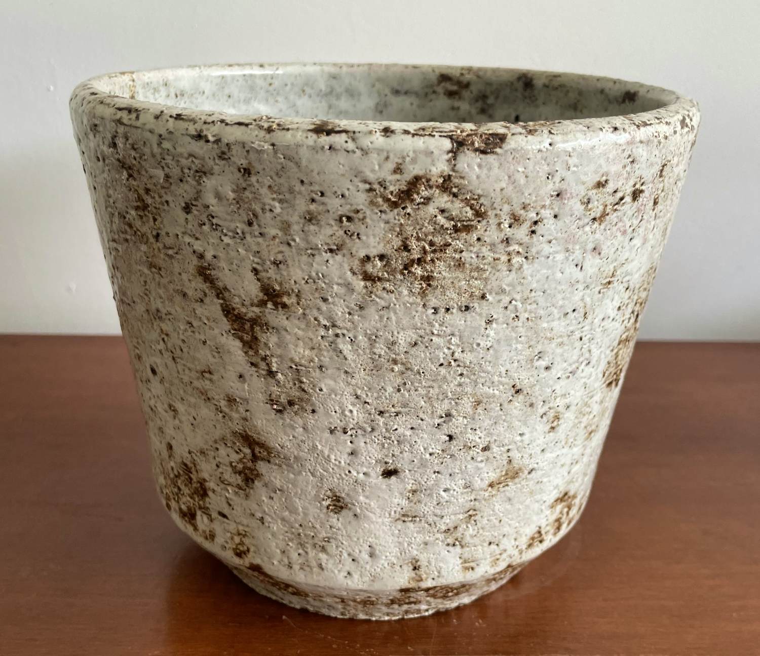 Potterij Zaalberg - Witte vintage aardewerken plantenpot verkocht voor € 20!
