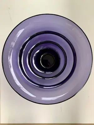 Siem van der Marel - Getrapte paars kristallen kom met massieve kristallen bodem kopen? Bied vanaf 75!