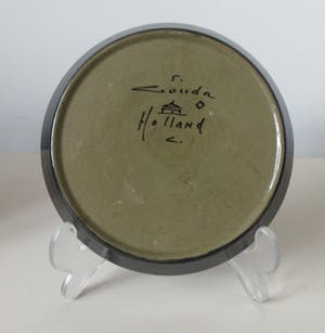 Plateelbakkerij Zuid-Holland - Twee glansplatelen schotels uit 1922 kopen? Bied vanaf 35!