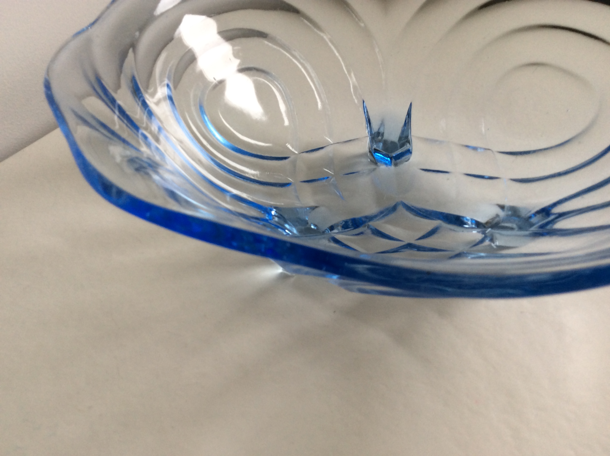 Walther glas - Art Deco fruitschaal “Rotterdam” - lichtblauw persglas kopen? Bied vanaf 35!