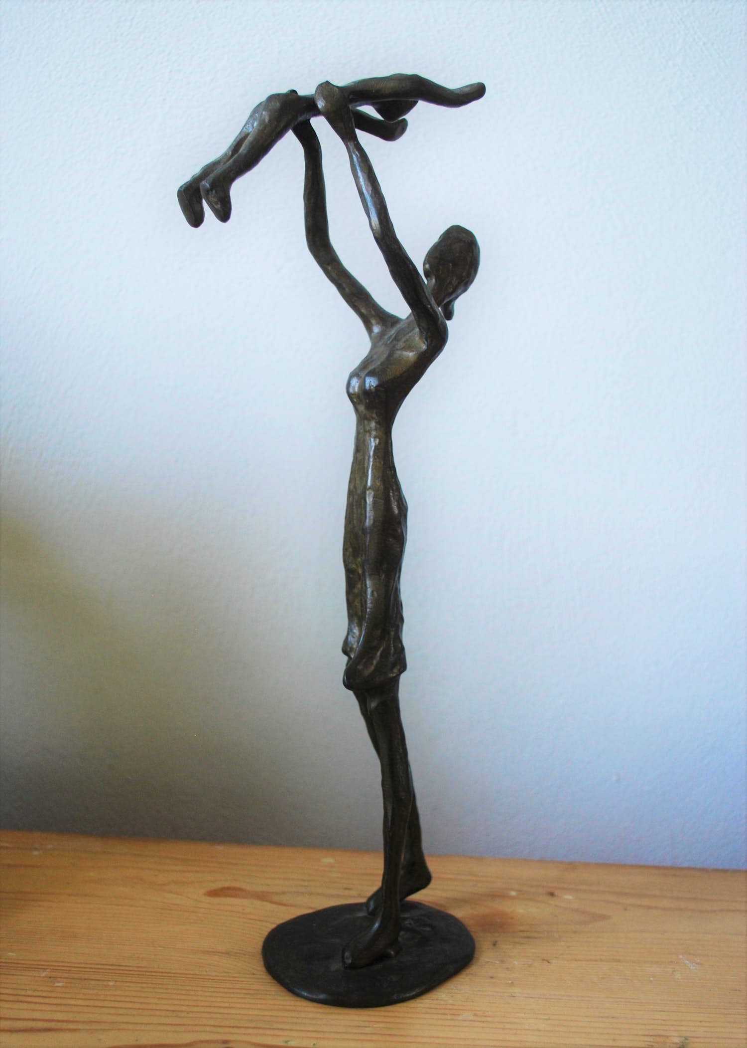 Brons (Onbekend) - moeder en kind - zwaar (1 kg) bronzen beeld verkocht voor € 100!