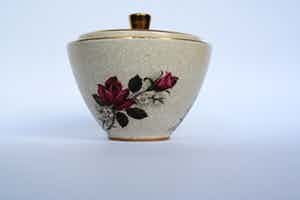 Dumbler & Breiden - schaal met deksel - roos decoratie - gemerkt verkocht voor € 1!
