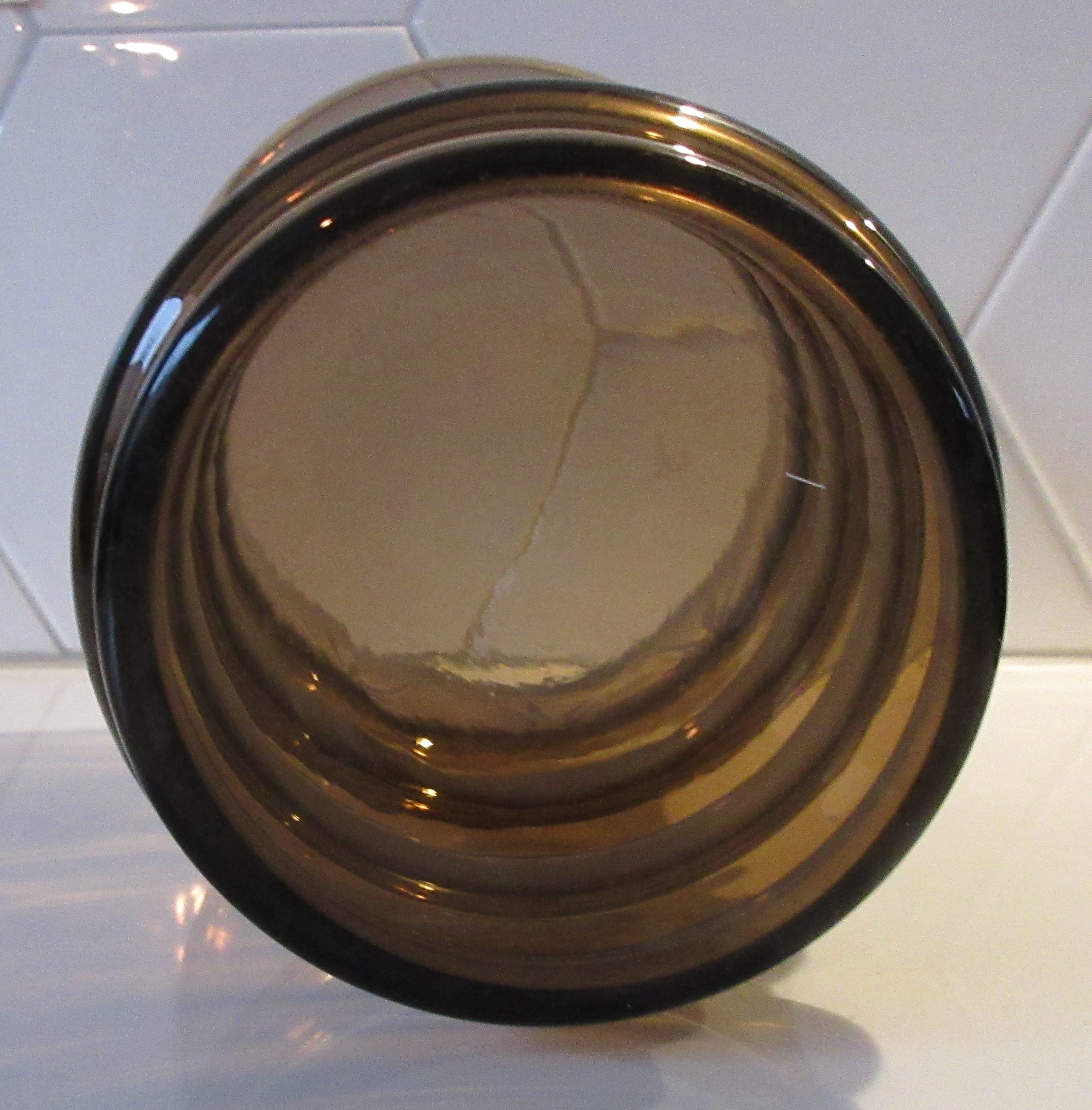 Adat - Art deco Franse bruin glazen vaas met vergulde decoratie van ganzen kopen? Bied vanaf 20!