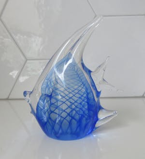 Henryk Rysz - Blauwe kunstglazen plastiek van een Vis kopen? Bied vanaf 48!