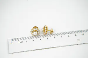 Elegante jaren 60/70 set 14 krt dames oorstekers met pareltjes. kopen? Bied vanaf 90!