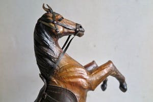 Curiosa - Steigerend Paard - Handgemaakt uit Leer- In fraaie staat (!) - IN PRIJS VERLAAGD kopen? Bied vanaf 29!