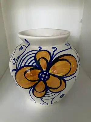 Marianne Bey - Flowers Vase verkauft für € 5!