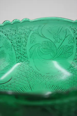 Niet of onleesbaar gesigneerd - Prachtige Emerald Green Kristalen Bokaal kopen? Bied vanaf 1!